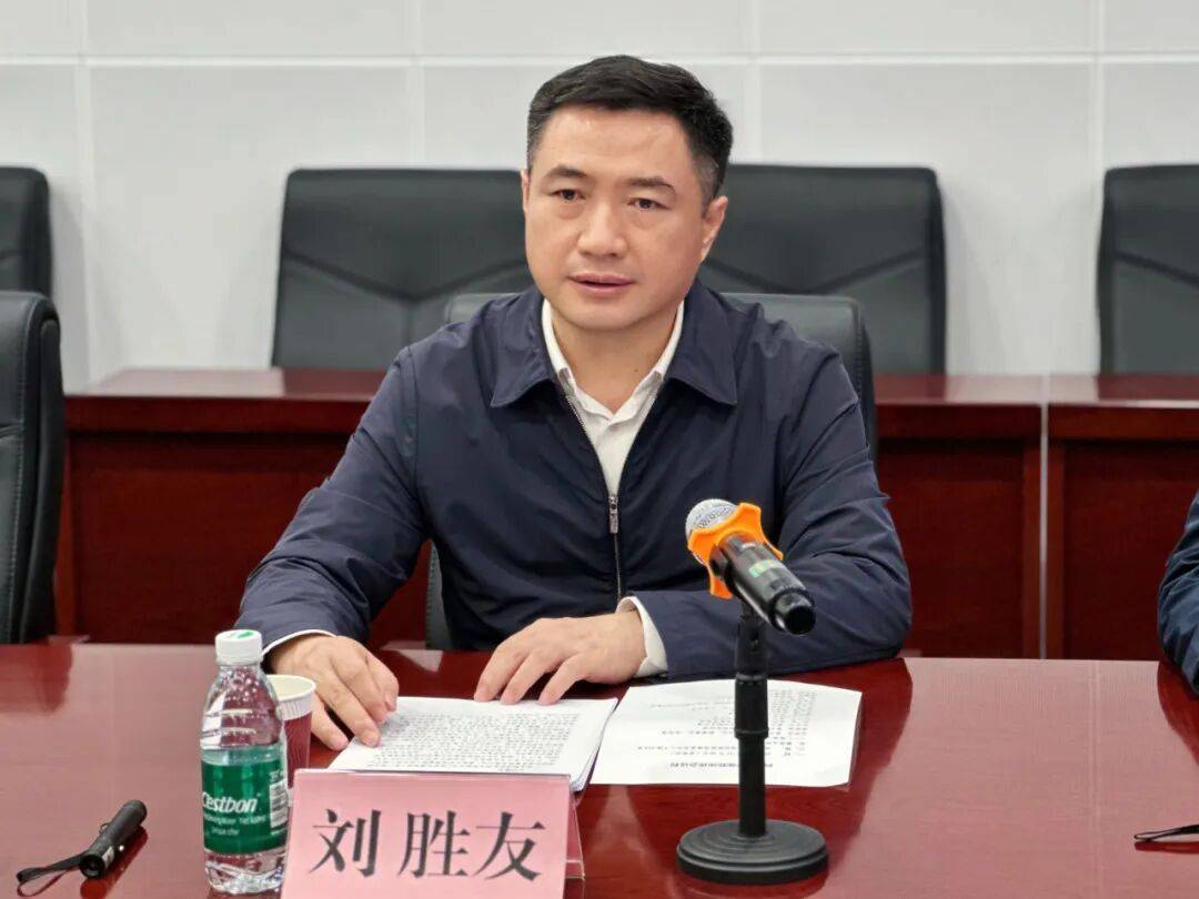 廣西北部灣港集團(tuán)董事長劉勝友出任柳州市委副書記<strong></p>
<p>西鳳酒
</strong>，提名為市長候選人:西鳳酒
