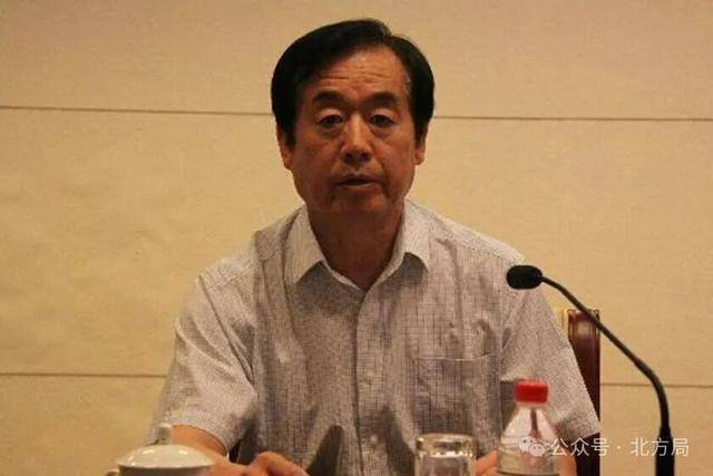 在中紀(jì)委任職30余年的副部級(jí)干部落馬<strong></p>
<p>西鳳酒
</strong>，曾任中央巡視組組長(zhǎng):西鳳酒

