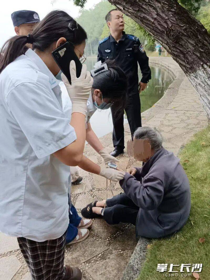 事發(fā)湖南烈士公園！80多歲老人不慎落湖<strong></p>
<p>西鳳酒
</strong>，眾多市民合力救助:西鳳酒
