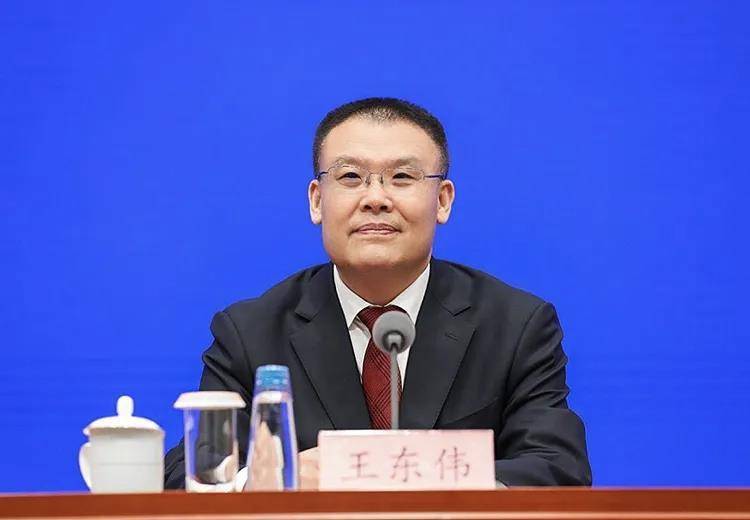 極目政情丨財(cái)政部副部長(zhǎng)王東偉任安徽省委常委，曾為全國(guó)最年輕省級(jí)統(tǒng)戰(zhàn)部部長(zhǎng):西鳳酒
