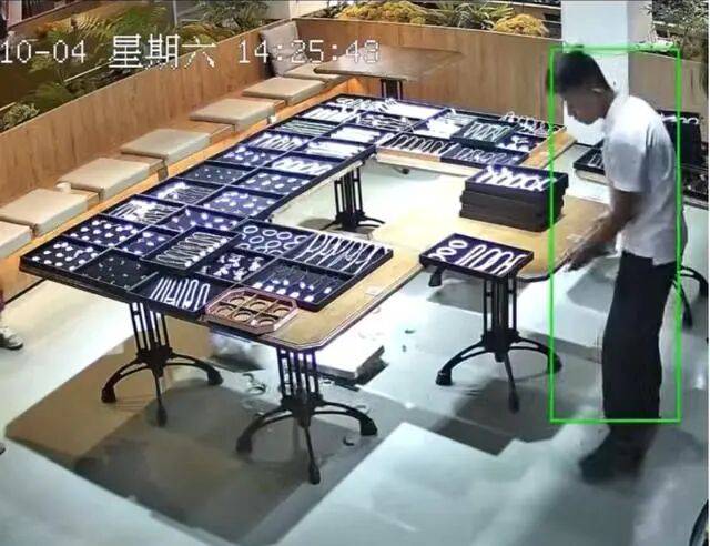 蘇州一20歲店員不小心摔碎一盒玉鐲損失百萬，老板未要賠償安慰小伙別有壓力:西鳳酒
