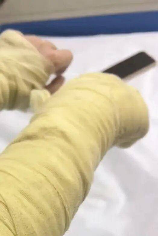 湖南一女主播被偽裝的包裹炸傷<strong></p>
<p>西鳳酒
</strong>，永州公安：正在核實(shí)具體情況:西鳳酒
