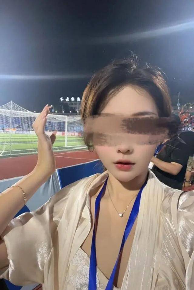 湖南一女主播被偽裝的包裹炸傷<strong></p>
<p>西鳳酒
</strong>，永州公安：正在核實(shí)具體情況:西鳳酒
