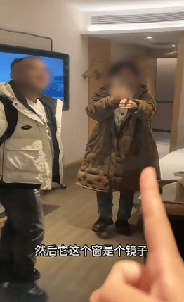 女子延吉住酒店發(fā)現(xiàn)落地窗室內看不到外面<strong></p>
<p>西鳳酒
</strong>，室外高清觀看室內？工作人員：是單向膜:西鳳酒
