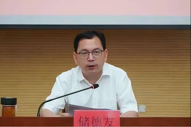 安徽宣城市委常委、秘書(shū)長(zhǎng)儲(chǔ)德友出任市委宣傳部部長(zhǎng):西鳳酒
