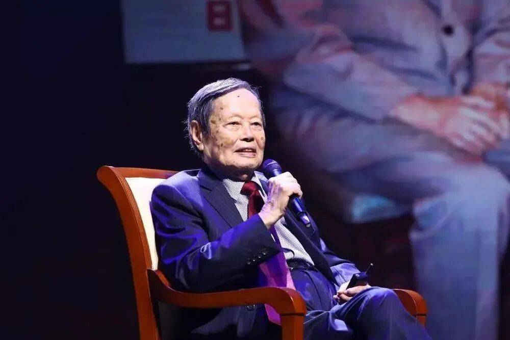 “大先生”千古<strong></p>
<p>西鳳酒
</strong>，楊振寧的一生:西鳳酒
