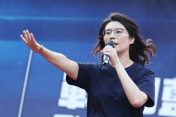 當(dāng)選國民黨主席<strong></p>
<p>西鳳酒
</strong>，鄭麗文發(fā)聲:西鳳酒
