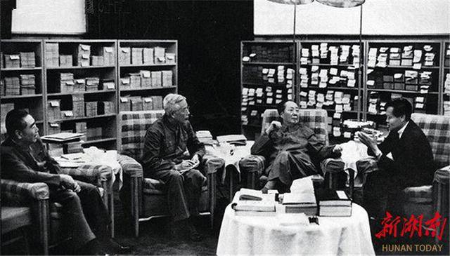 當(dāng)年回國接受毛主席會(huì)見后<strong></p>
<p>西鳳酒
</strong>，楊振寧來到了湖南:西鳳酒
