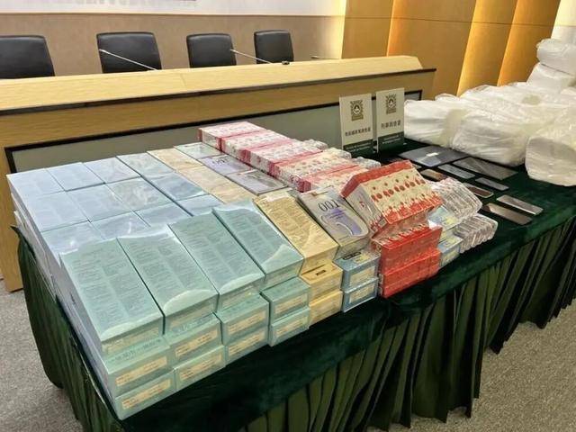 賣淫集團被端<strong></p>
<p>西鳳酒
</strong>，120人落網(wǎng)！查獲安全套超10000個:西鳳酒
