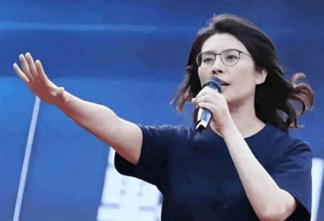 沉寂24小時(shí)后，大陸致賀電，鄭麗文遞出三句話，兩岸同屬中華民族:西鳳酒
